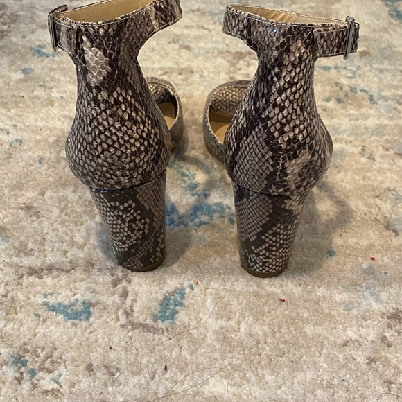 Jessica Simpson Snakeskin Ankle Strap Heels 👠 - Picture 4 of 6